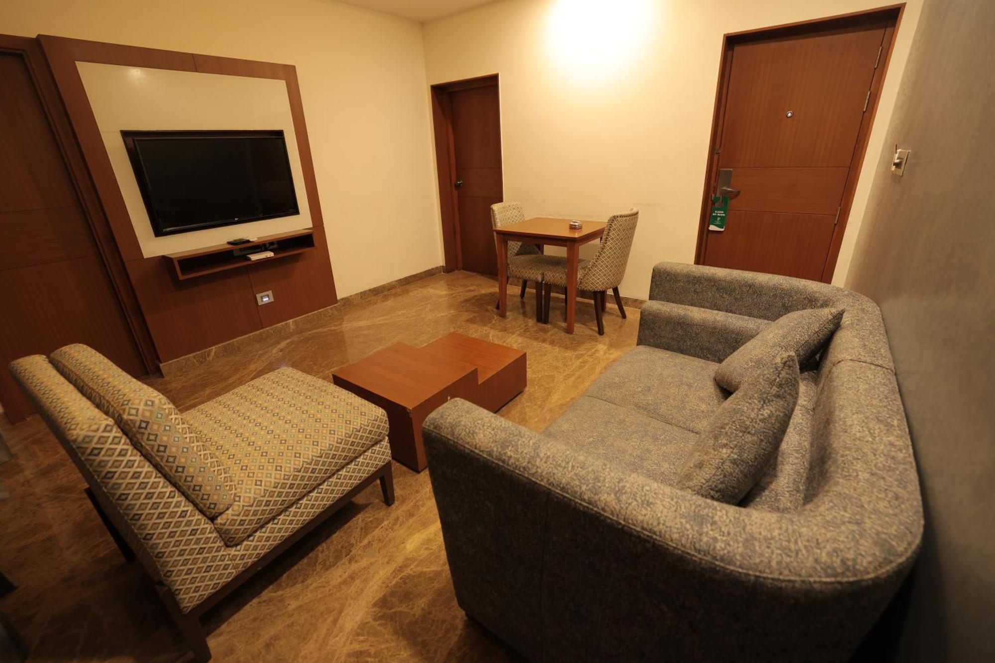 Poppys Vista Hotel Thirumurugan Poondi Exterior foto